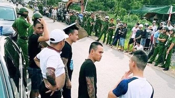 Nhóm đối tượng liều lĩnh vây, chặn xe chở công an Đồng Nai trên đường, chỉ vì một va chạm nhỏ trong nhà hàng trước đó