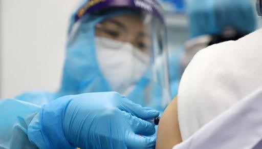 Việt Nam đặt mục tiêu tiêm vaccine Covid-19 cho khoảng 75 triệu người đến cuối năm 2021 hoặc đầu năm 2022. Ảnh: BHXH.