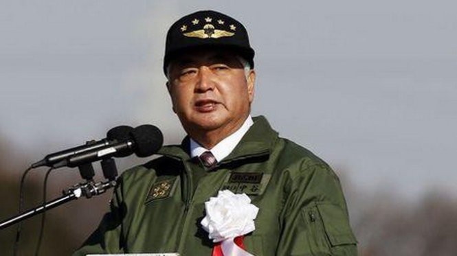 Bộ trưởng quốc phòng Nhật Bản Gen Nakatani phát biểu tại cuộc tập trận hàng năm của lực lượng phòng vệ Nhật Bản - Ảnh: Reuters
