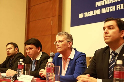  79 công ty nước ngoài cho đặt cược bóng đá ở Việt Nam Thứ 7, 21/03/2015 04:44:20 (GMT+7) TT - Đây là thông tin được bà Norris Julie Therese - người quản lý điều hành dự án phòng chống tiêu cực của Interpol - nói trong cuộc họp báo sau hội nghị FIFA/Inte