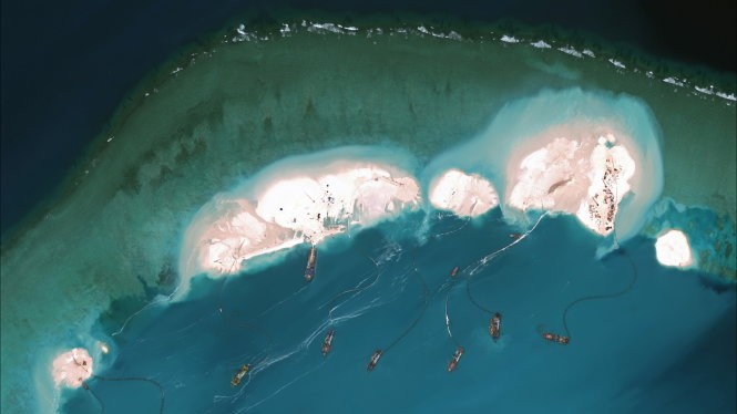 Hoạt động bồi đắp cát tại phía bắc Đá Vành Khăn, ảnh vệ tinh của CSIS. Ảnh REUTERS/CSIS's Asia Maritime Transparency Initiative/Digital Glo