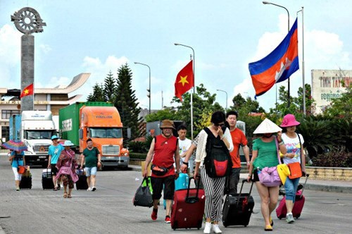 Một cửa khẩu biên giới Việt Nam-Campuchia - Ảnh: AFP V