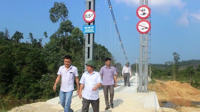 Tổng cục trưởng Tổng cục đường bộ sẽ kiểm tra cầu treo dân sinh Khe Tây vào sáng 13/8.