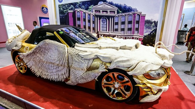 "Siêu xe rồng" dát vàng đang được triển lãm ở Quảng Châu