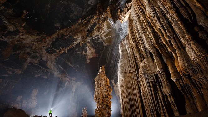 Những hình ảnh đẹp đến mê hồn trong hang động mới được phát hiện 