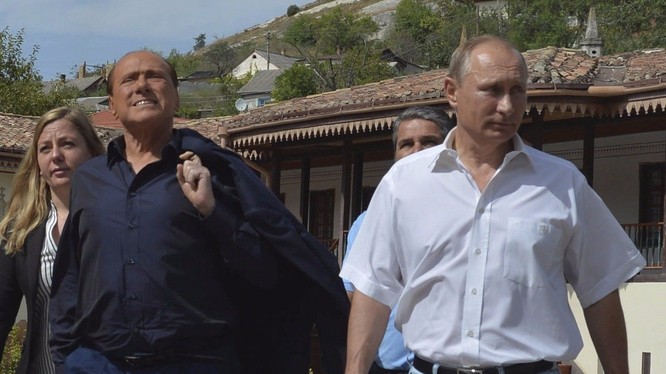 Tổng thống Putin và cựu Thủ tướng Ý Silvio Berlusconi vừa có chuyến thăm Crimea 