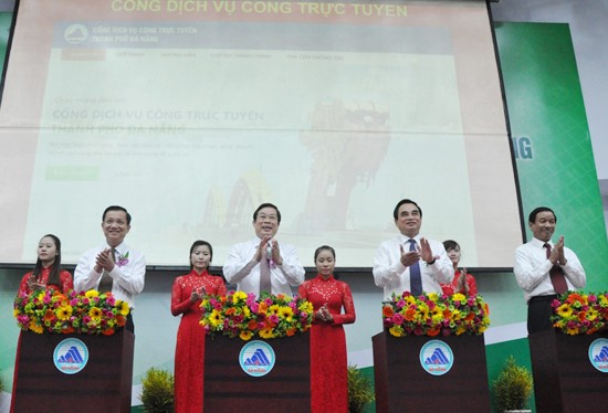Cùng với TP.HCM và một số tỉnh thành khác, Đà Nẵng cũng đã thực hiện thí điểm kết nối, liên thông với hệ thống quản lý văn bản của Văn phòng Chính phủ (Trong ảnh: Lễ khánh thành Hệ thống thông tin chính quyền điện tử TP.Đà Nẵng)