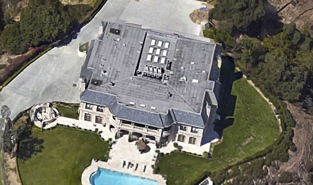 Cảnh sát cho biết Al-Saud đã thuê lại khu nhà lớn trị giá 37 triệu USD ở Beverly Hills. 