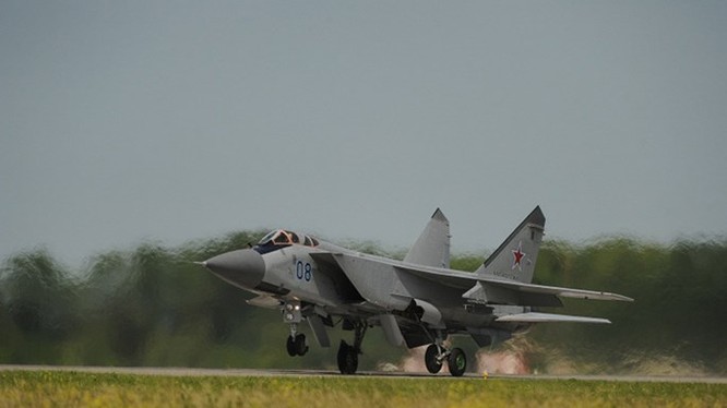 Tiêm kích đánh chặn Mig-31 của Không quân Nga - Ảnh: TASS 