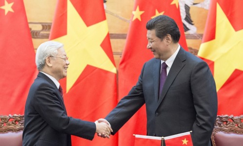 Chủ tịch Trung Quốc Tập Cận Bình (phải) đón tiếp Tổng bí thư đảng Cộng sản Việt Nam Nguyễn Phú Trọng tại Bắc Kinh ngày 7/4. Ảnh: Xinhua