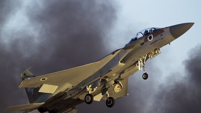 Chiến đấu cơ Israel trong một cuộc trình diễn tại căn cứ không quân Hatzerim ở miền nam nước này - Ảnh: Reuters