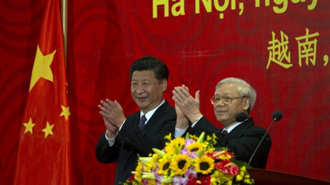 Tổng Bí thư Đảng, Chủ tịch Trung Quốc Tập Cận Bình (trái) và Tổng Bí thư Nguyễn Phú Trọng phát biểu trước thanh niên hai nước Việt - Trung sáng 6-11 - Ảnh: Việt Dũng