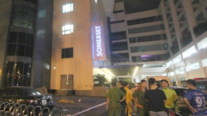 Lực lượng chức năng bảo vệ hiện trường vụ việc phó tổng giám đốc tòa nhà Thùy Dương Plaza (TP. Hải Phòng) tử vong - Ảnh: Tiến Thắng