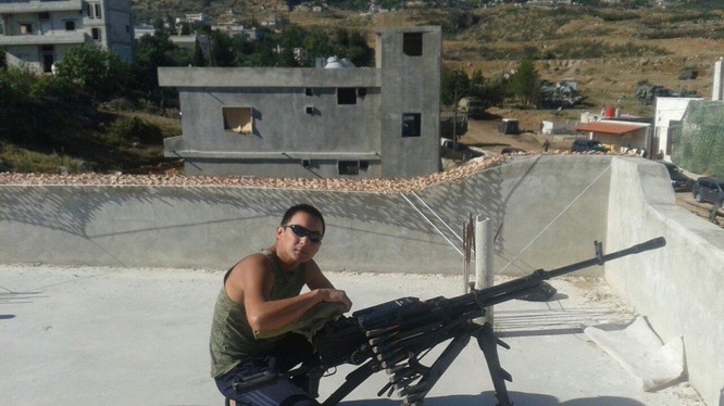 Hình ảnh do một tài khoản mang tên Ayas Saryg-Oo đăng trên mạng xã hội cho thấy binh sĩ trong ảnh ở gần tỉnh Hama - Syria. Ảnh: CIT