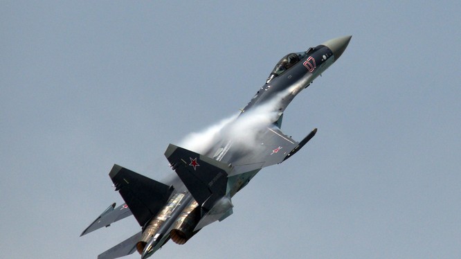 Siêu tiêm kích Su-35 của Nga