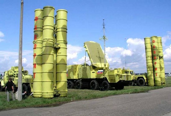 Hệ thống tên lửa phòng không S-300PMU-2 (polit.pro)