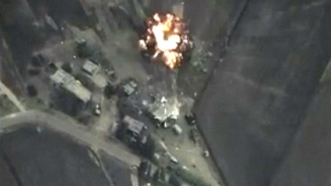 Nga không kích tấn công 500 xe chở dầu của IS ngày 18-11 - Ảnh: ABNA