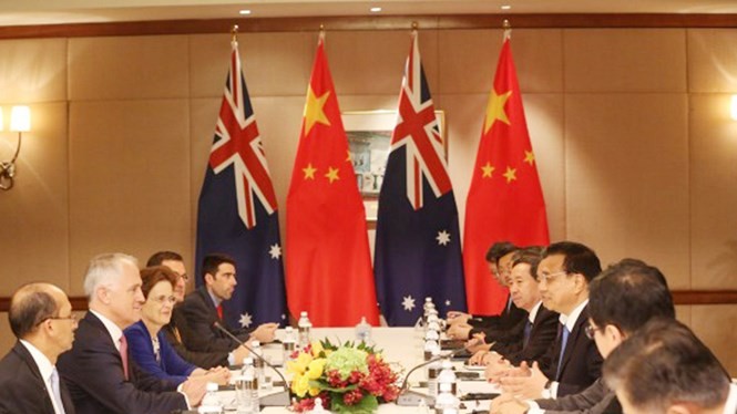 Hai thủ tướng Úc và Trung Quốc trong cuộc gặp song phương ngày 21.11 ở Kuala Lumpur, Malaysia - Ảnh: The Australian Financial Review