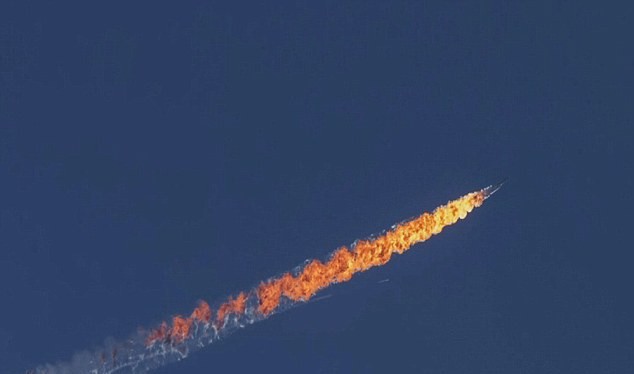Su-24 Nga bốc cháy khi trúng tên lửa Thổ Nhĩ Kỳ