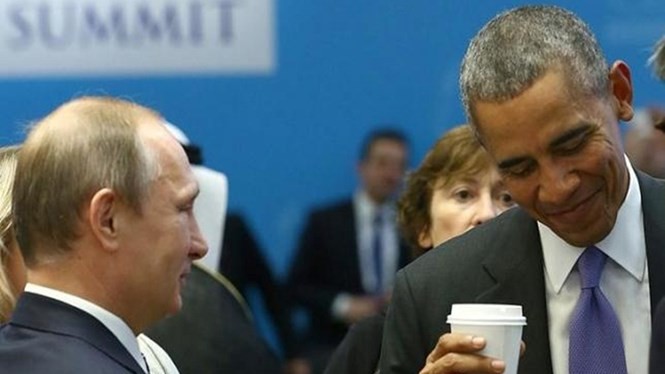 Tổng thống Nga Putin (trái) và Tổng thống Mỹ Obama đã có buổi nói chuyện riêng 30 phút bàn về vấn đề Syria, Ukraine - Ảnh: Reuters
