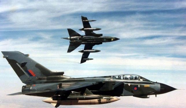 Hai bay ném bom Tornado của Anh - Ảnh: Reuters