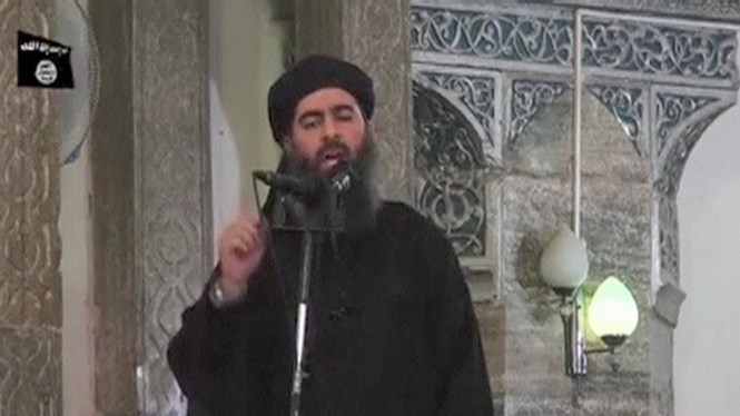 Thủ lĩnh IS, Abu Bakr al-Baghdadi trong bức ảnh chụp năm 2014 - Ảnh: Reuters
