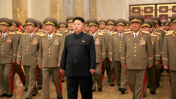 Nhà lãnh trẻ Kim Jong un và các tướng lĩnh Triều Tiên