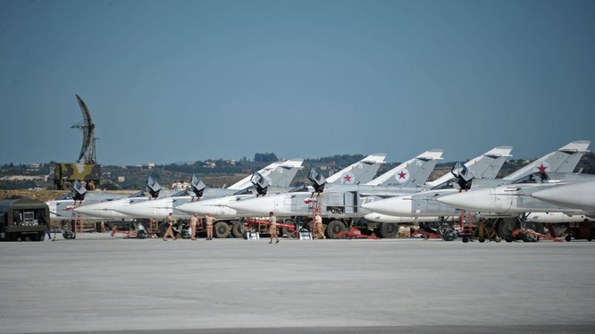 Chiến đấu cơ Nga tại căn cứ không quân ở Latakia, Syria