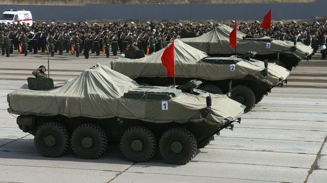 Dàn xe bọc thép Nga tổng duyệt lễ duyệt binh Ngày Chiến thắng