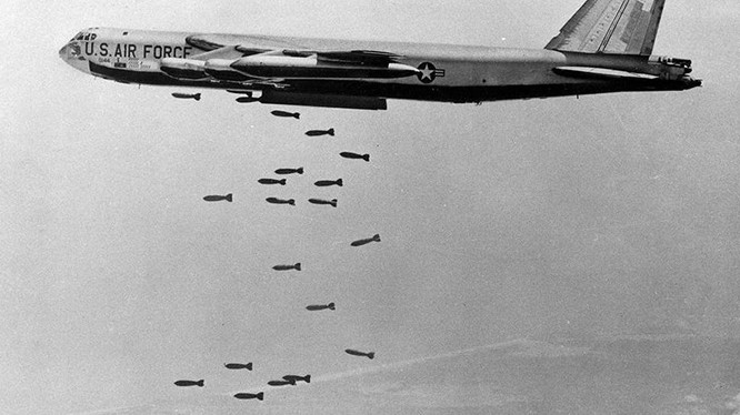 Pháo đài bay B-52 rải thảm trong chiến tranh Việt Nam