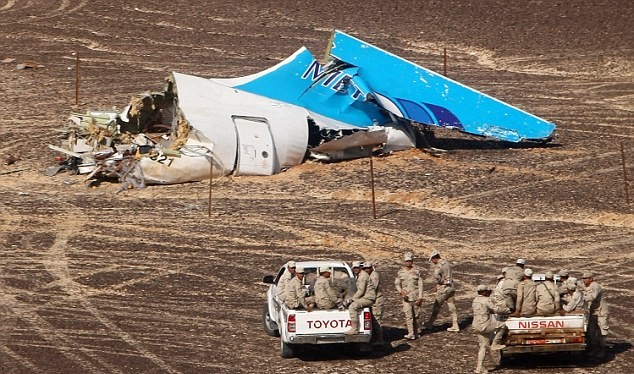 Mảnh vỡ chiếc máy bay xấu số của Nga bị đánh bom khủng bố