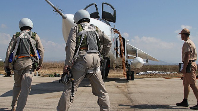 Phi công Su-24 Nga trước giờ xuất kích tại chiến trường Syria