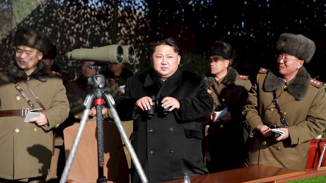 Ông Kim Jong Un thị sát một cuộc tập trận của quân đội Triều Tiên