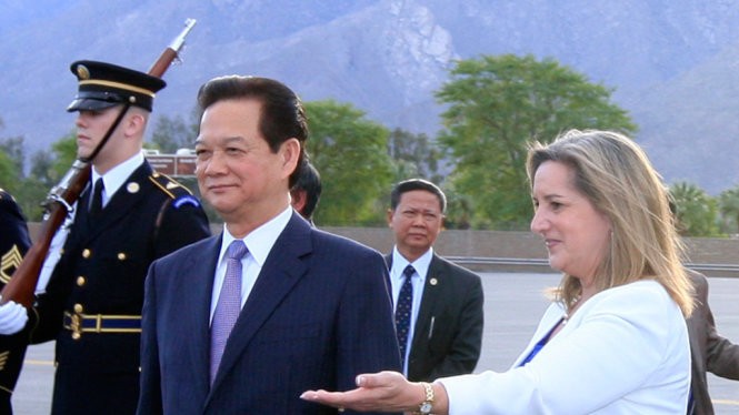 Thủ tướng Nguyễn Tấn Dũng cùng đoàn đại biểu cấp cao Việt Nam tới sân bay quốc tế Palm Spring, bang California, dự Hội nghị cấp cao đặc biệt ASEAN - Hoa Kỳ - Ảnh: TTXVN
