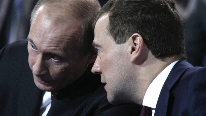 Bộ đôi Putin-Medvedev đang lèo lái nước Nga