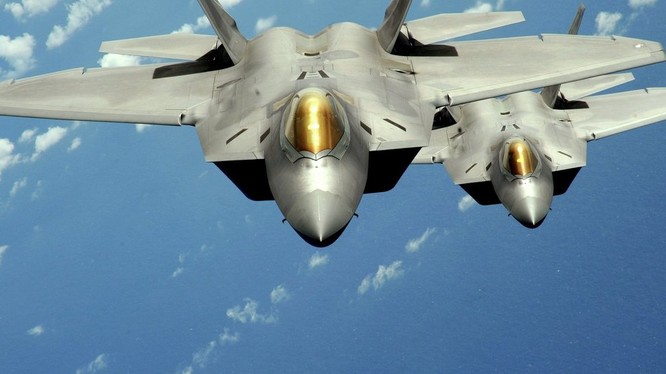Tiêm kích tàng hình thế hệ 5 F-22 "chim ăn thịt" của Mỹ đã túc trực xung gần cửa ngõ Trung Quốc