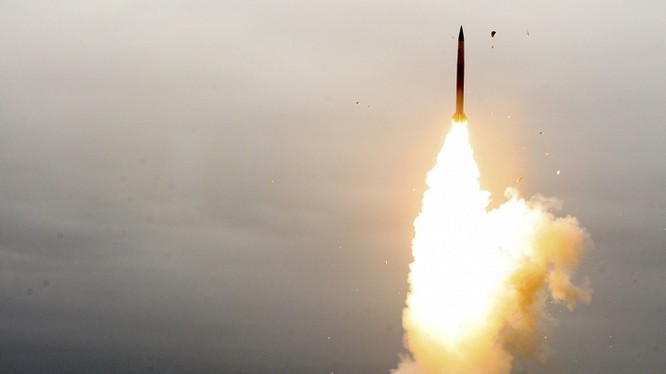 Tên lửa RS-26 Nga khai hỏa trong một đợt bắn thử