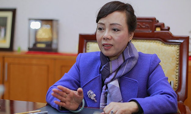 Bộ trưởng Bộ Y tế Nguyễn Thị Kim Tiến là bộ trưởng đầu tiên trong Chính phủ đương nhiệm công khai địa chỉ Facebook chính thức vào tháng 3-2015.