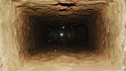 Đường hầm dài gần 100m của Bí thư huyện Tây Giang