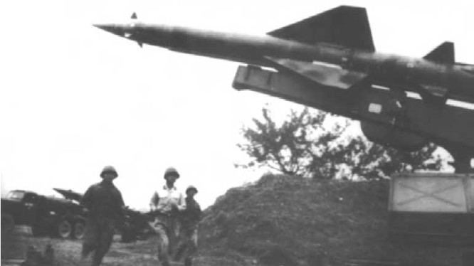 Tên lửa SAM-2 của bộ đội phòng không-không quân Việt Nam anh hùng thời kháng chiến