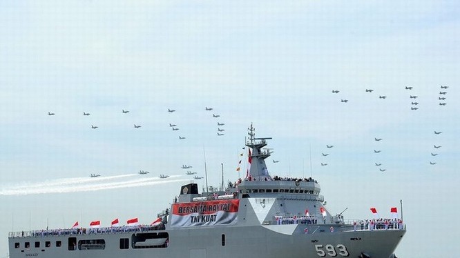 Tàu đổ bộ của hải quân Indonesia