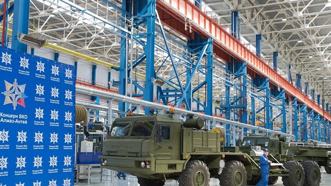 Dây chuyền trong nhà máy sản xuất S-400 của Nga