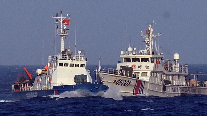 Tàu hải cảnh Trung Quốc hung hăng đâm va tàu cảnh sát biển Việt Nam trong vụ khủng hoảng giàn khoan 981 năm 2014
