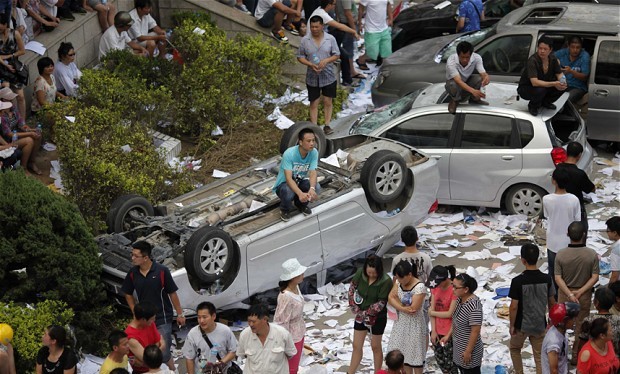 Người dân phá xe và chiếm tòa nhà chính quyền địa phương trong một cuộc biểu tình ở Trung Quốc