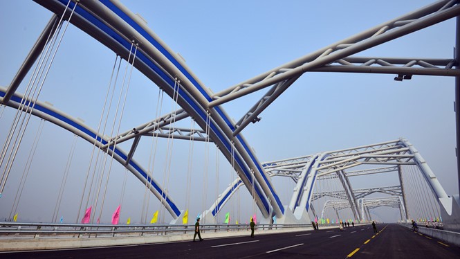 Cầu Đông Trù, một trong những hạng mục chính của dự án quốc lộ 5 kéo dài - Ảnh: H.G