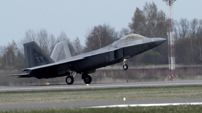 Mỹ điều tiêm kích tàng hình F-22 tới Litva
