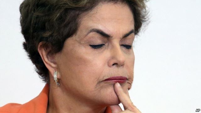 Tổng thống Rousseff tố cáo các đối thủ chính trị của bà trong đó có Phó Tổng thống Michel Temer âm mưu đảo chính. 