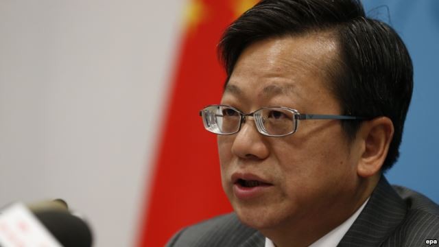 Ông Từ Hồng, Tổng Giám đốc Cơ quan Hiệp ước và Luật pháp thuộc Bộ Ngoại giao Trung Quốc, trong buổi họp báo tại Bắc Kinh ngày 12/5