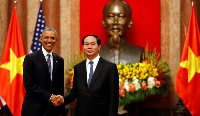 Tổng thống Obama đã công bố quyết định lịch sử bãi bỏ hoàn toàn cấm vận vũ khí với Việt Nam hôm 23/5