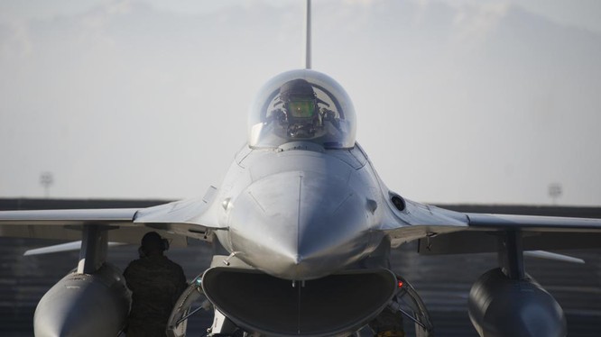 Một số nguồn tin nước ngoài cho rằng Việt Nam quan tâm đến máy bay tuần tra biển P-3 Orion và chiến đấu cơ F-16 của Mỹ